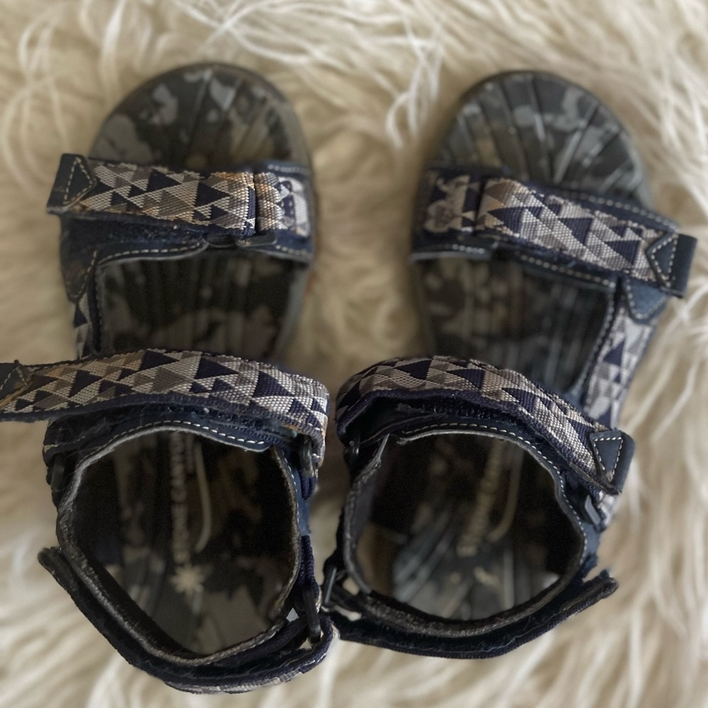 Stone Canyon Sandals size 11